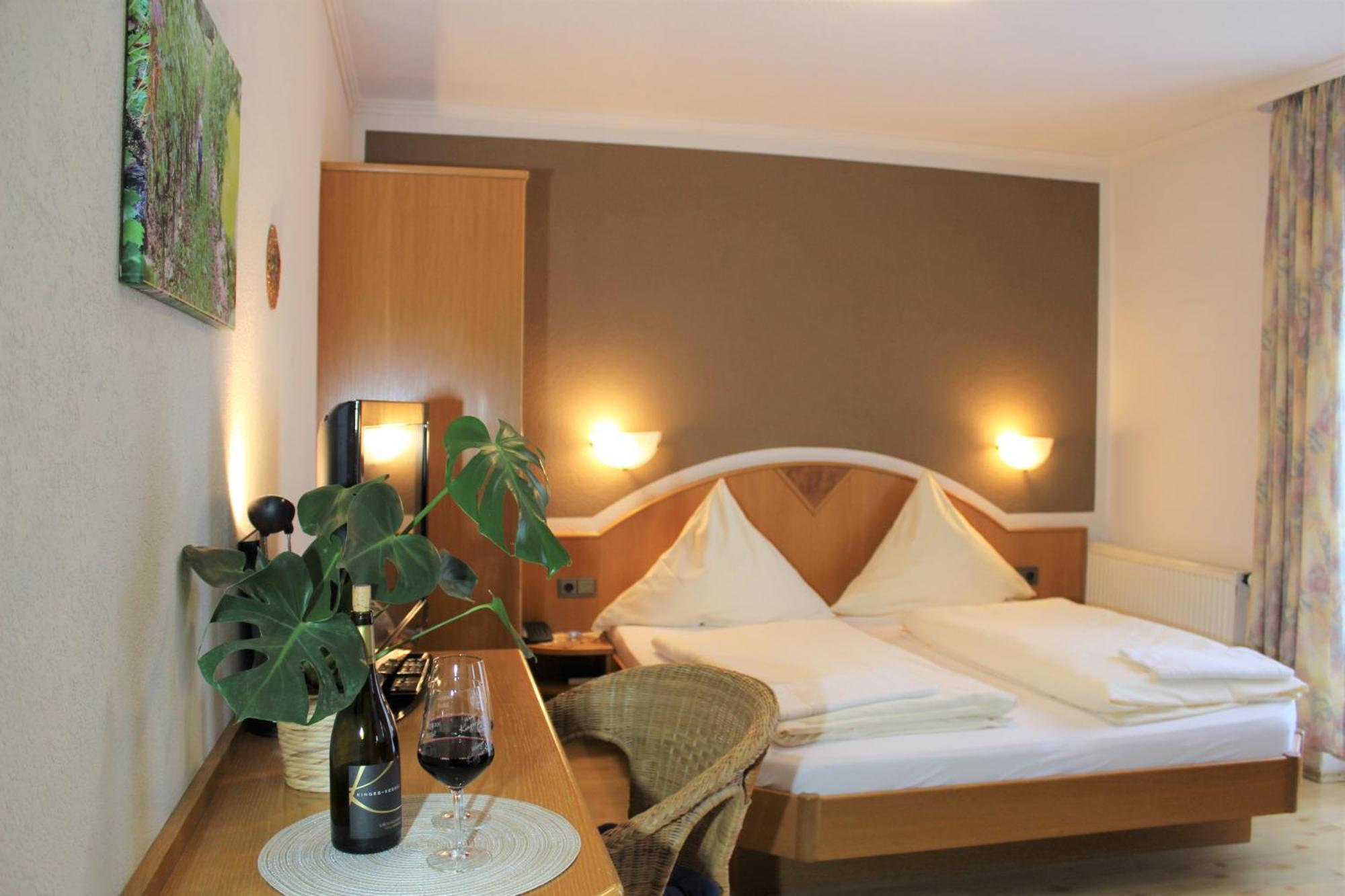 Winzerhotel Kinges-Kessel Morstadt المظهر الخارجي الصورة